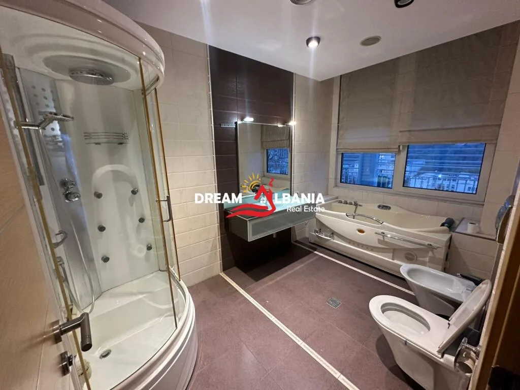 Ambient Zyre për Qira – Bulevardi “Dëshmorët e Kombit”, pranë Presidencës 18