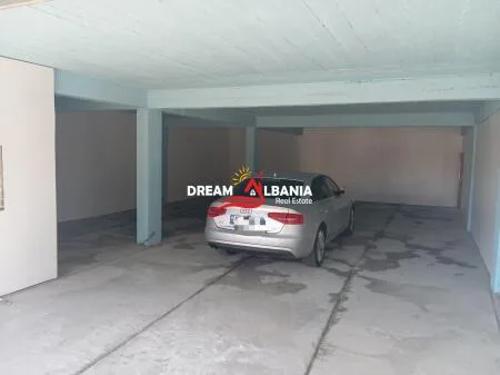 Ambjent Biznesi Me Qera » QTU - Qendra Tregtare Univers, Tirane 6