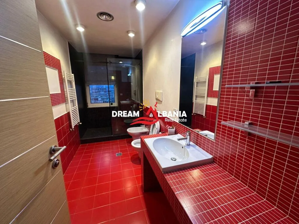 Ambient Zyre për Qira – Bulevardi “Dëshmorët e Kombit”, pranë Presidencës 20