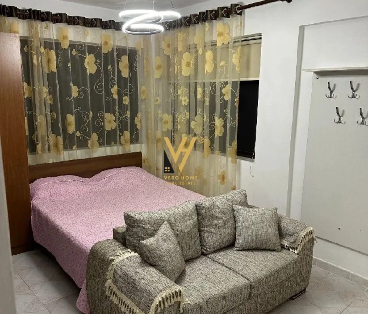 JEPET GARSONIERE ME QIRA TE KOMUNA E PARISIT 450 EURO