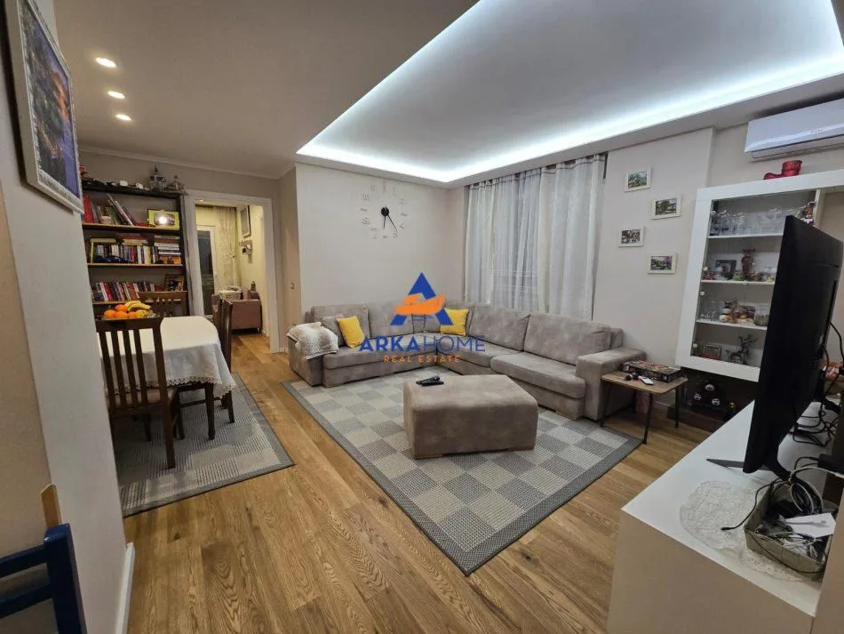 JEPET APARTAMENT ME QERA 3+1+BALLKON "PAZARI I RI" 800 EURO 11