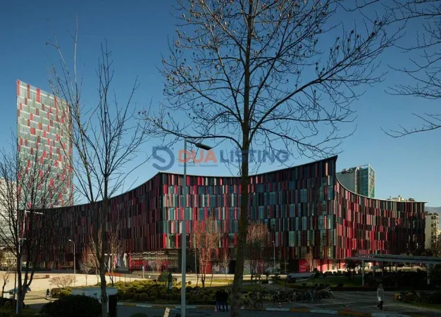 Tirane, jepet me qera ambjent biznesi, 170 m² (Air Albania Stadium)