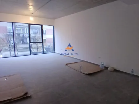 Shitet Biznesi Kancelari Tek Rruga E Barrikadave (ID BSHB173) Tirane 9