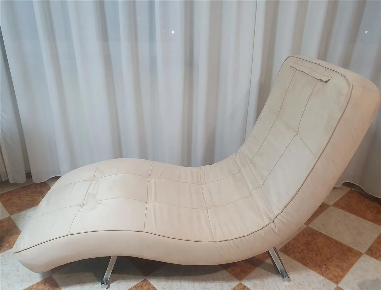 Poltron i rehateshem ne gjendje shume te mire. 2