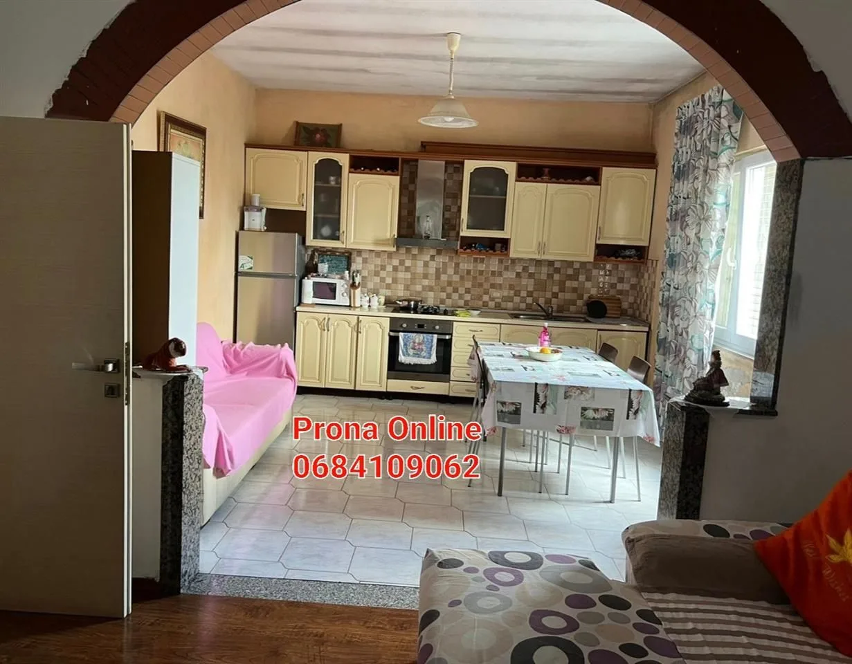 SHITET vilë 3 kate pranë 4 Rrugëve të Shijakut 11