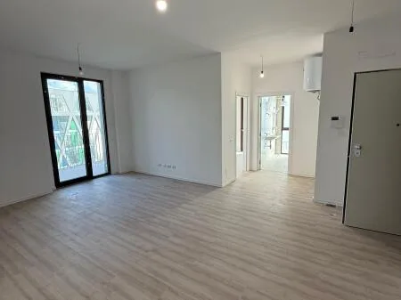 ZYRE ME QERA TE RRUGA E KOSOVAREVE, KOMPLEKSI DINAMO 10