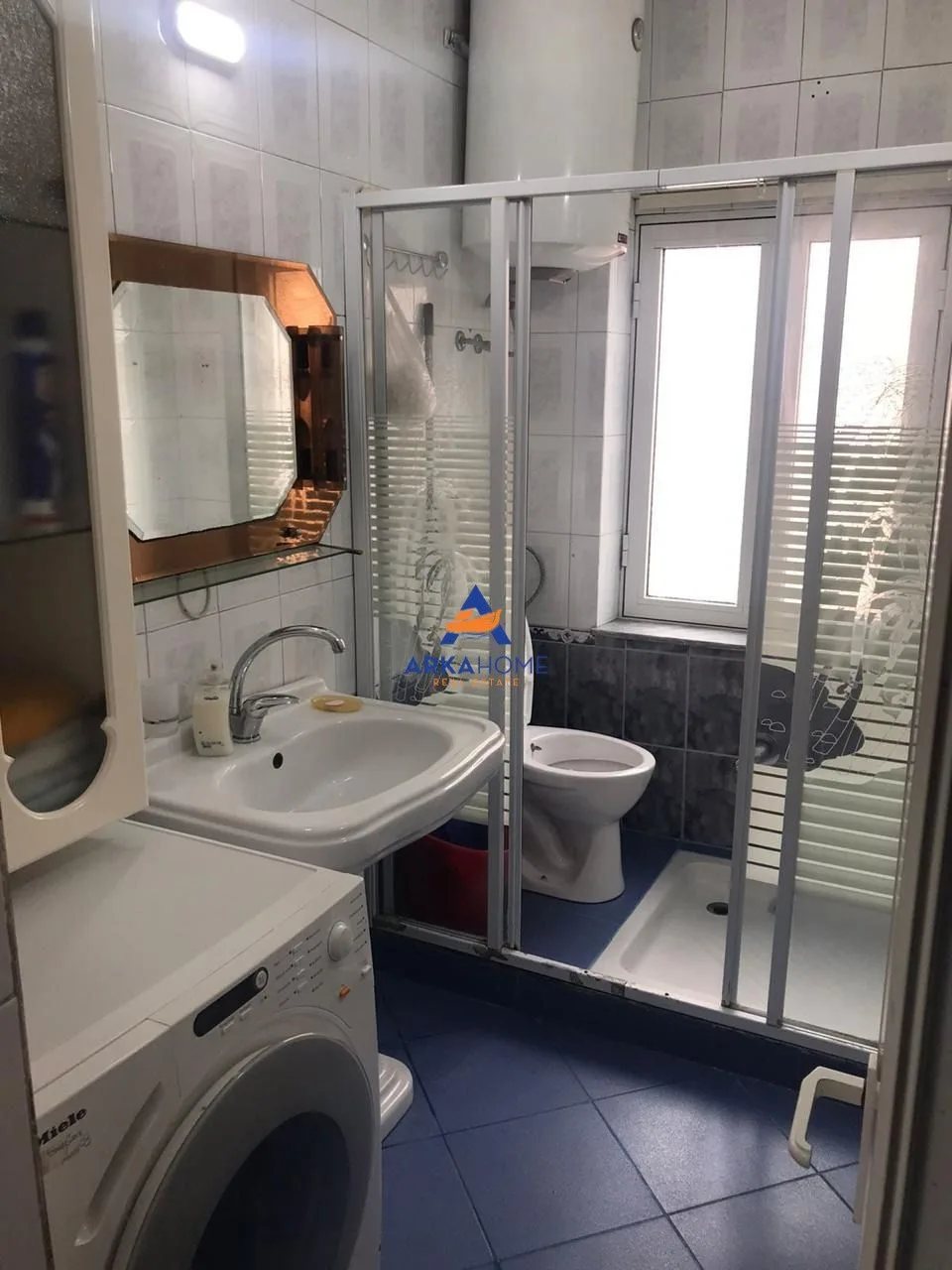 JEPET APARTAMENT ME QERA 2+1 "RRUGA E DIBRES AFER FAKULTETIT 12