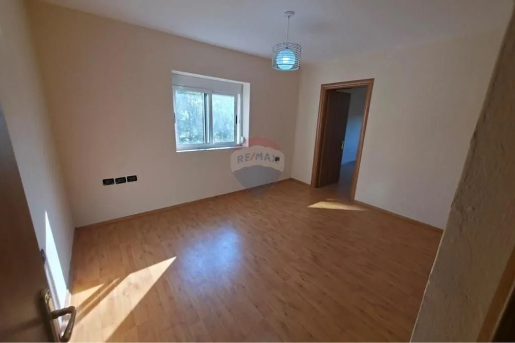 Apartament - Për Shitje - Tregu I Medresesë, Tiranë 3