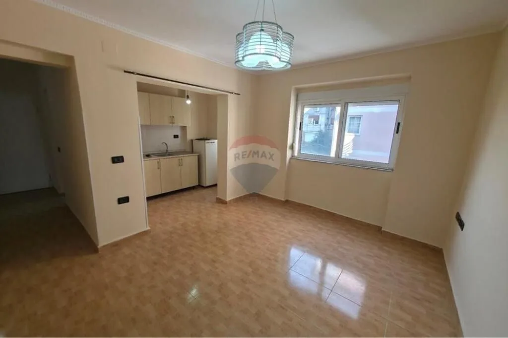 Apartament - Për Shitje - Tregu I Medresesë, Tiranë 2