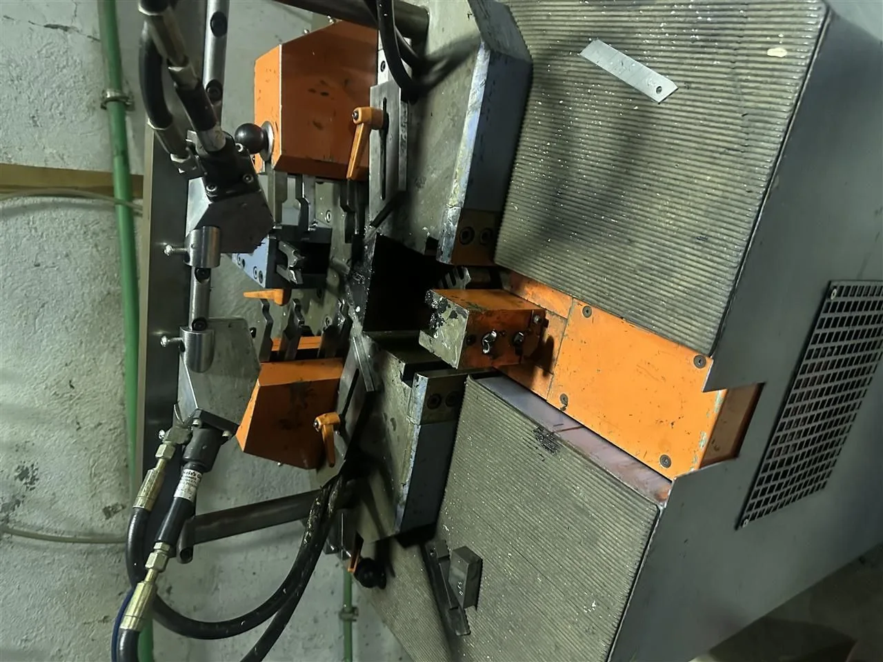 Vegla per dyer dhe dritare alumini 7