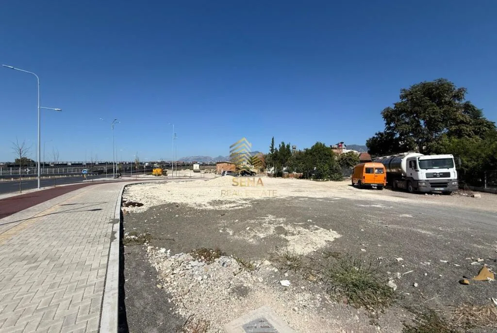 Jepet me qira Toke 800m², Laprake -Unaza e Madhe, 1000 Euro 5