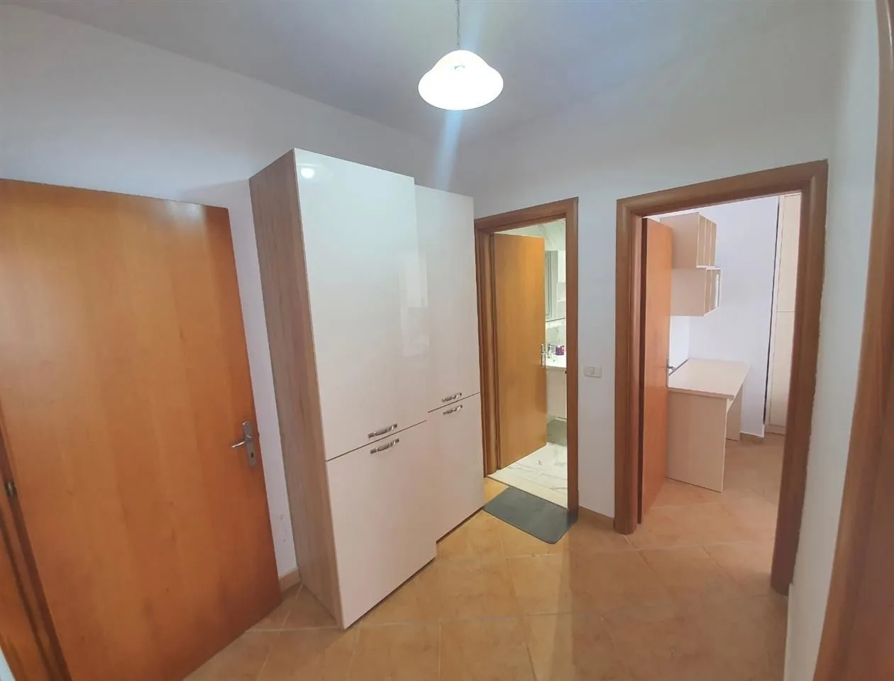 Jepet me QERA ditore Ap.2+1 në Plazhin e Durrësit 9