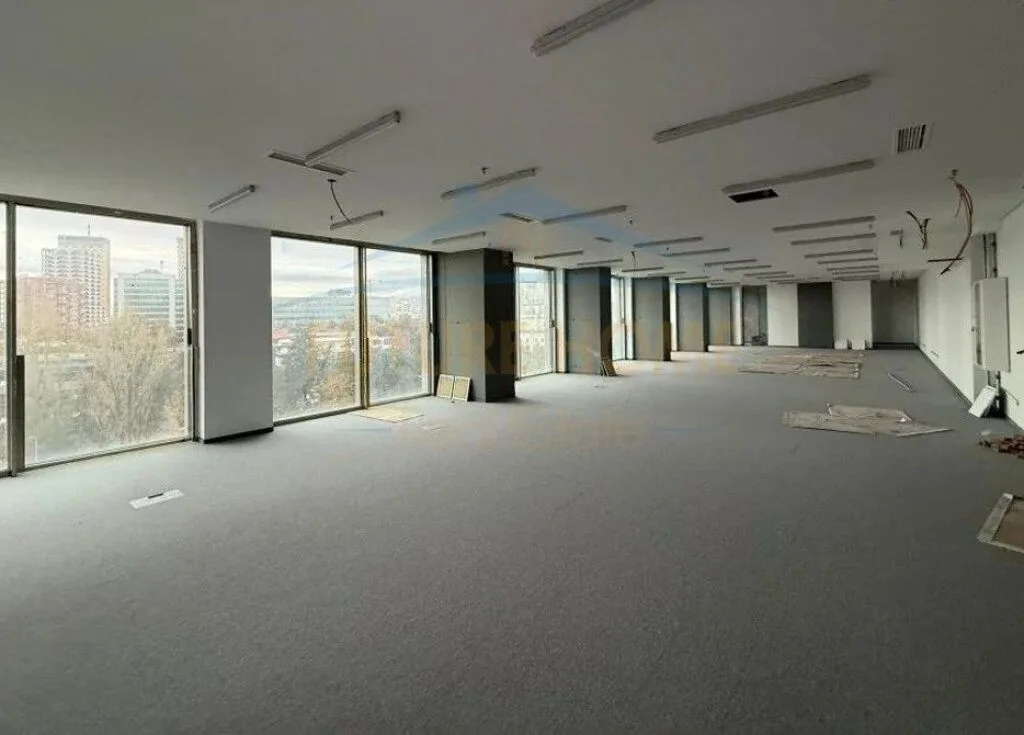 Qera, Ambient Open Space, Downtown One, Tiranë 2