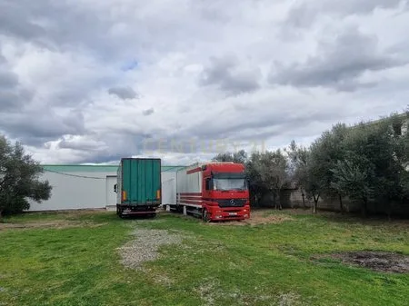 Shesim tokë dhe magazinë në Kamëz!