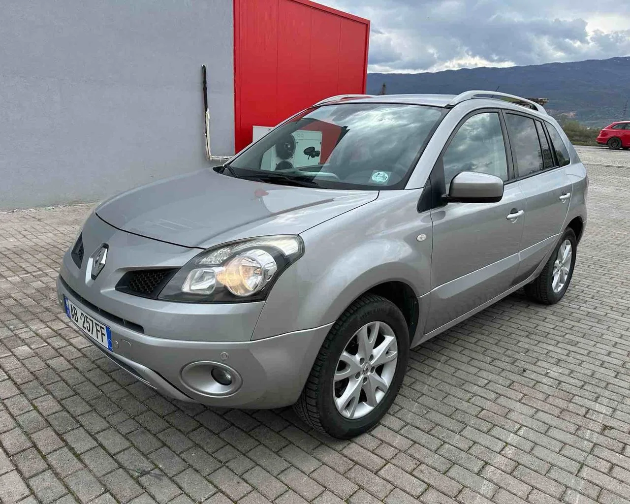 Shes Renault Koleos 2008 Nafte 2.0 manual 4x4