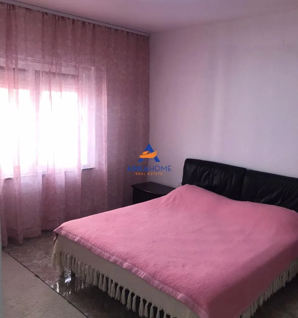 JEPET APARTAMENT ME QERA 2+1 "RRUGA E DIBRES AFER FAKULTETIT
