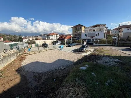 SHITET, TOKE, SAUK, TIRANE (530581007-116)