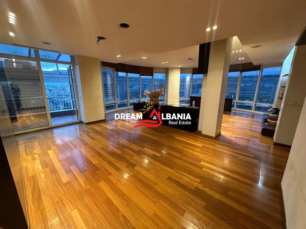 Ambient Zyre për Qira – Bulevardi “Dëshmorët e Kombit”, pranë Presidencës 3