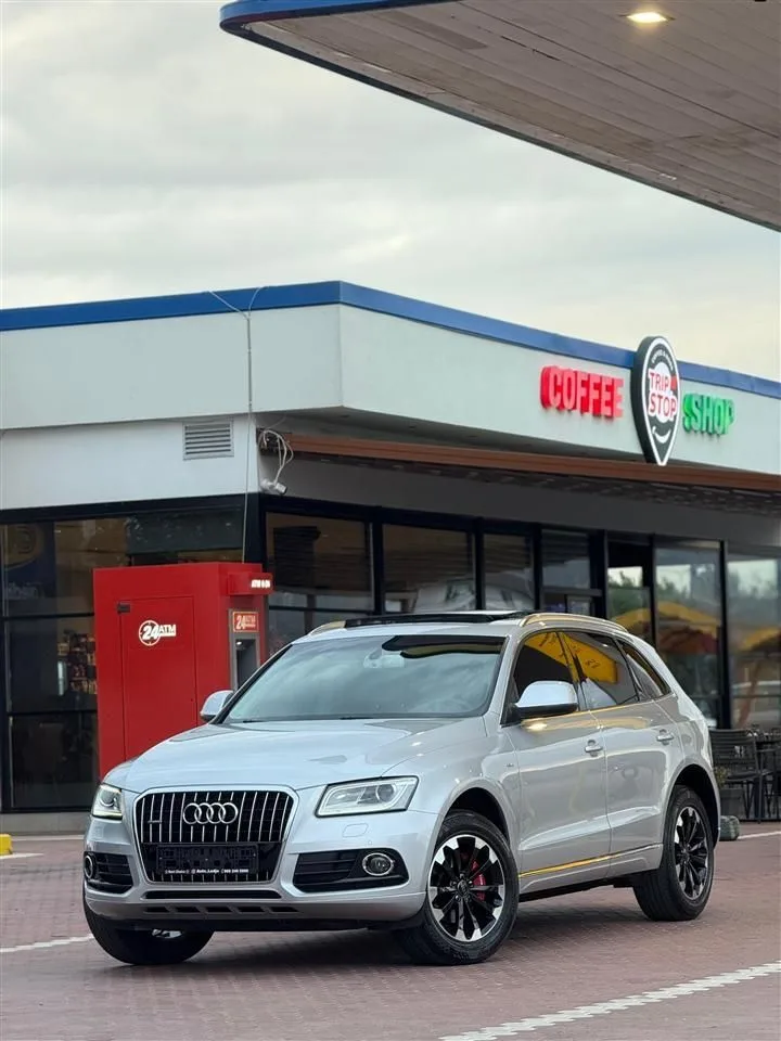 Audi Q5 S-line Full Opsion. 2.0 Nafte, Automat, Panorama
