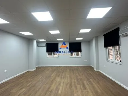 Zyrë me qera në zemër të Tiranës! 📍 Toptani – përballë Parlamentit 4