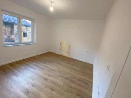 Shitet, Apartament 2+1+2+Blk, Rruga e Durresit – Blloku i Ambasadave, 185,000 Euro