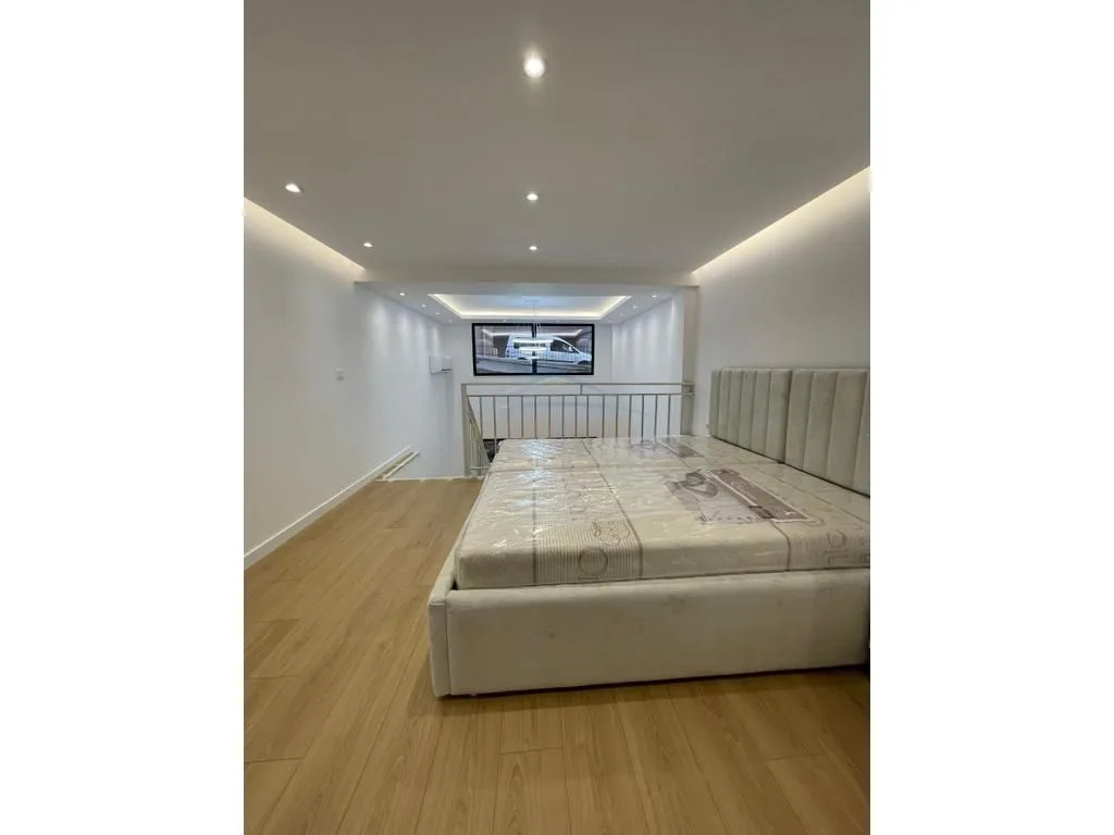 Qera, Apartament Loft, Fresku 4