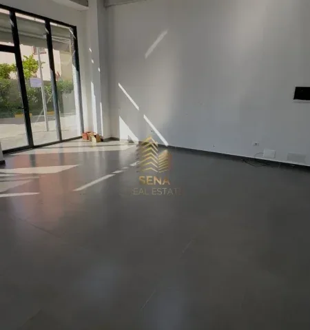 Tirane, jepet me qera ambjent biznesi Kati 0, 90 m² 600 € (Xhamllik)