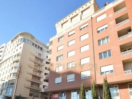 Zyrë me qera në zemër të Tiranës! 📍 Toptani – përballë Parlamentit 6