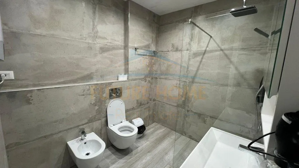 Shitet, Apartament 2+1+2+Post Parkimi, Rruga e Barrikadave, Tiranë 9