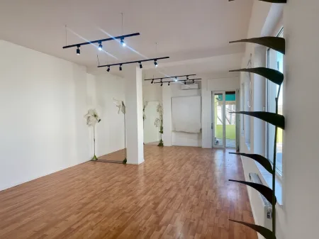 AMBIENT ME QIRA PER ZYRA - ISH BLLOK, TIRANE 5