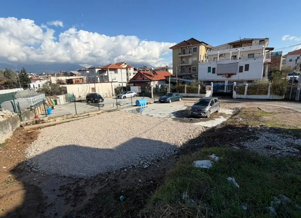 SHITET, TOKE, SAUK, TIRANE (530581007-116) 4