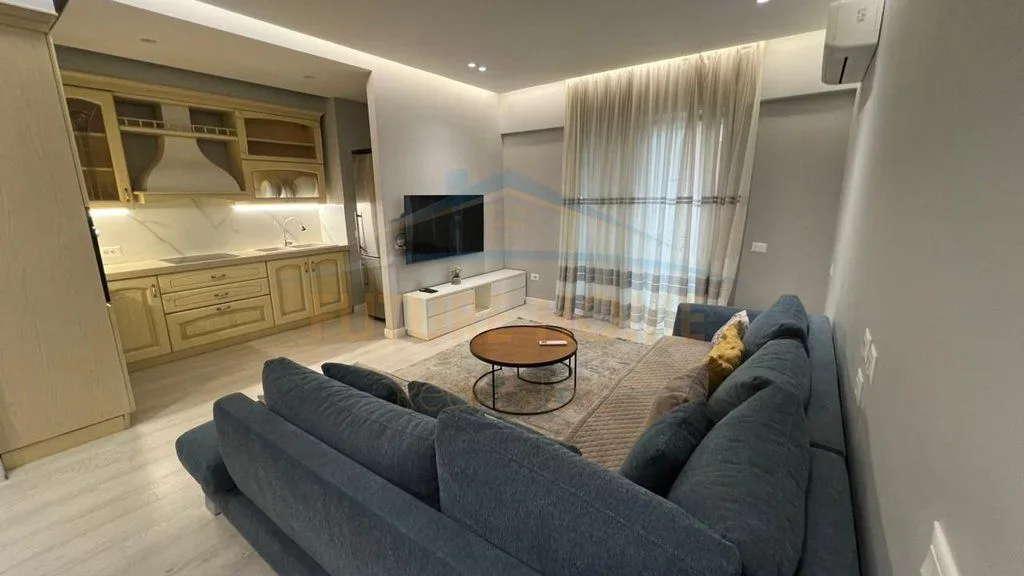 Shitet, Apartament 2+1+2+Post Parkimi, Rruga e Barrikadave, Tiranë 3