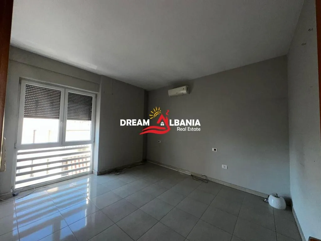 Ambient Zyre me qera (Ap 2+1) Rr Kavajes, prane Rr Bogdaneve, Tirane 4