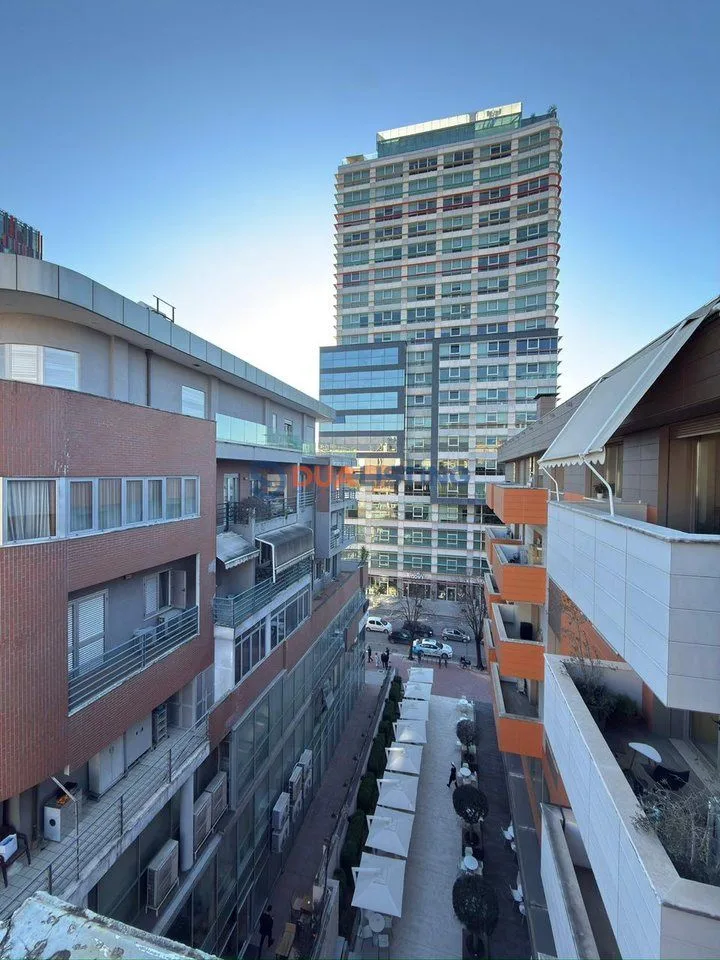 Shitet Apartament 3+1+2 + Verandë + Post Parkimi, Coin!