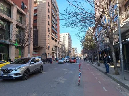 Ambjent Komercial për Qira – Buzë Rruge Kryesore, shumë pranë Qendrës së Tiranës- 250.5 m2 5