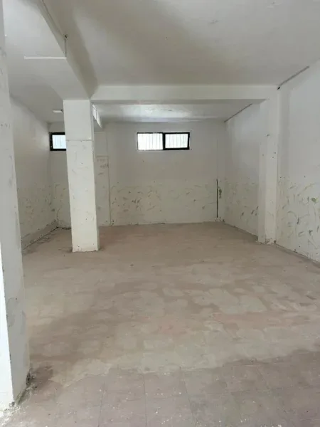 Tirane, jepet me qera zyre Kati 1, 117 m² 780 € (Rruga e Kavajes)