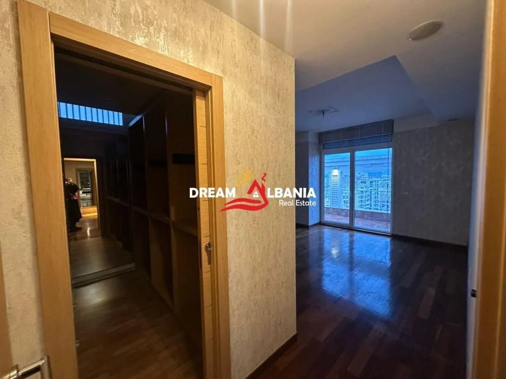 Ambient Zyre për Qira – Bulevardi “Dëshmorët e Kombit”, pranë Presidencës 11