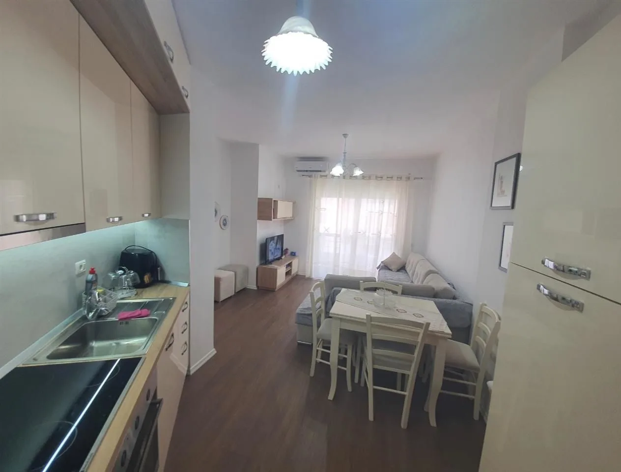 Jepet me QERA ditore Ap.2+1 në Plazhin e Durrësit