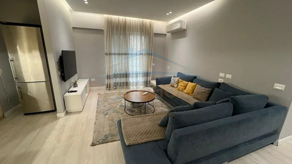 Shitet, Apartament 2+1+2+Post Parkimi, Rruga e Barrikadave, Tiranë 2