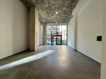 AMBIENT 250 METRA OPEN SPACE BUZE RRUGES BARRIKADAVE PER QIRA 9