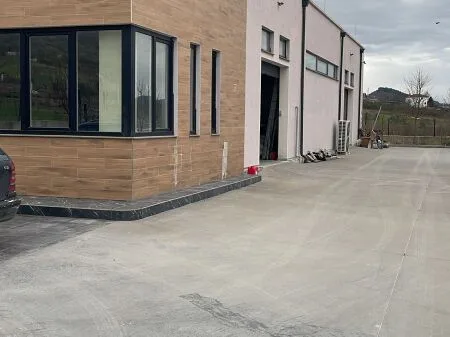 JEPET MAGAZINE 4.400 M2 ME QIRA NE PRUSH 20.000 EURO 3