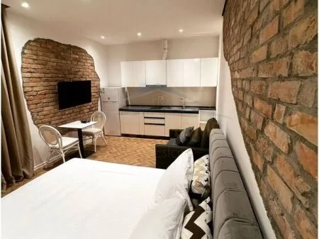 Qera, Apartament 1+1 dhe 2 Garsionere, Komuna Parisit, Tirane.