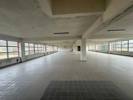 JEPET MAGAZINE 4.400 M2 ME QIRA NE PRUSH 20.000 EURO 7