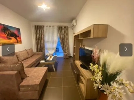 Ofrojme me qira ambjent biznesi tek Liqeni i thate 5