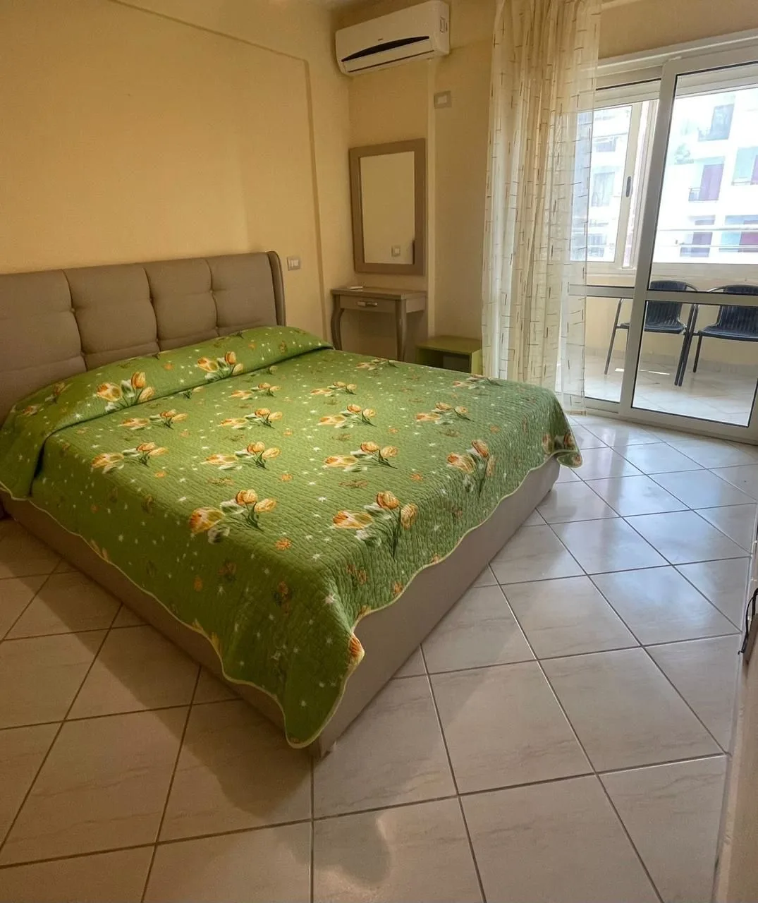 JEPET ME QERA GARSONIERE VOLLGA, DURRES 20