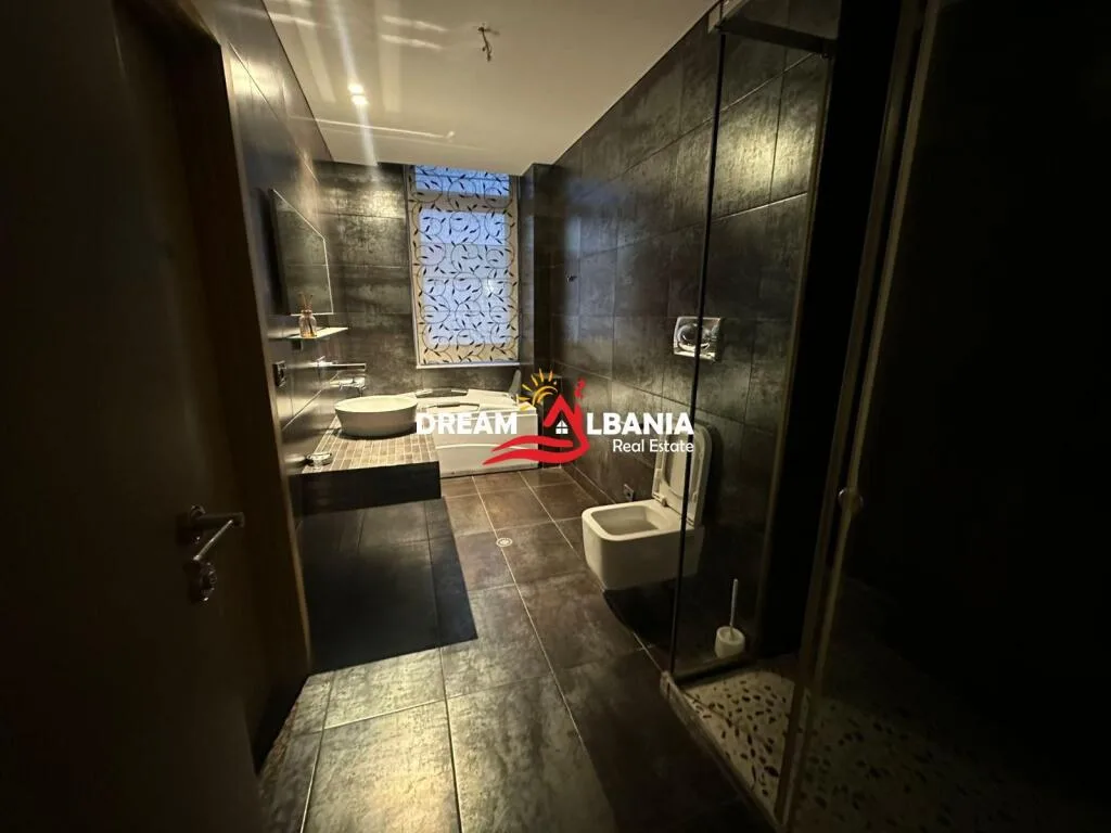 Ambient Zyre për Qira – Bulevardi “Dëshmorët e Kombit”, pranë Presidencës 17