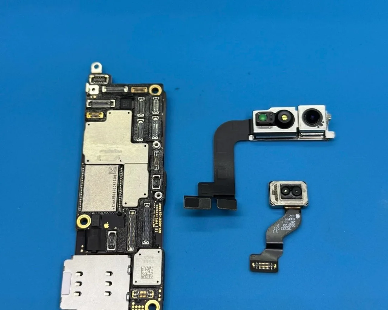 Qark iPhone 15 Pro Max me face ID 2