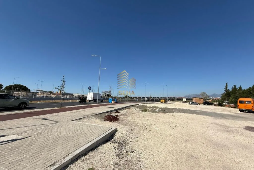 Jepet me qira Toke 800m², Laprake -Unaza e Madhe, 1000 Euro 2