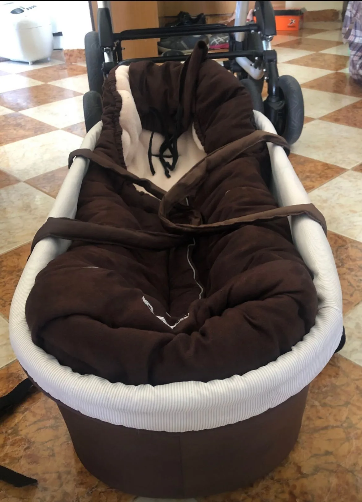 Karroce per femije ne gjendje shume te mire. 3