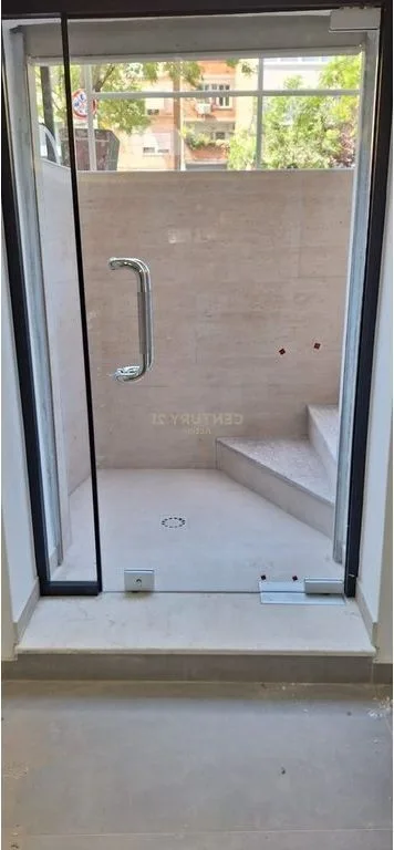 Ambjent Biznesi Me Qera » Lulishte 1 Maji, Tirane 3